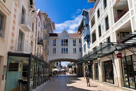 Building bridge in the city centre, Arcachon, Gironde, Aquitaine, South of France, France, Europe