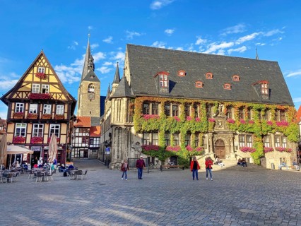 Rectht's historic town hall, on the left old half-timbered house, in the background steeple of