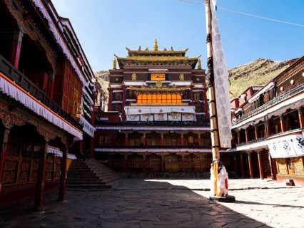 Inner courtyard in the monastery of Xigaze, Tibet, China, Asia