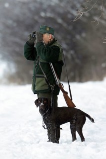 Hunter with rifle and hunting dog, Lower Saxony, hunter, hunting, shotgun, binoculars, Germany,