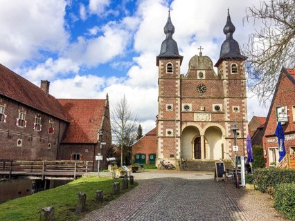 On the left bridge over moat to outer castle Raesfeld, on the right castle chapel St. Sebastian,