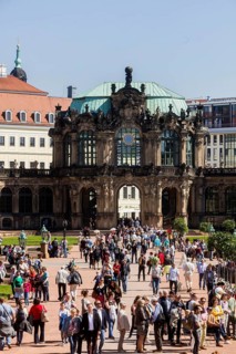 Return of the oranges from their winter quarters to the Dresden Zwinger