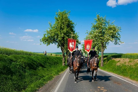Every year at Easter there are about 5 processions in Lusatia, each with about 200 riders. The