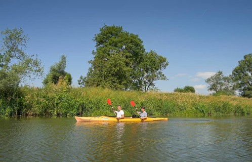 Canoeists, excursion on the Unstrut near Kirchscheidungen, Saxony-Anhalt, Germany, Europe