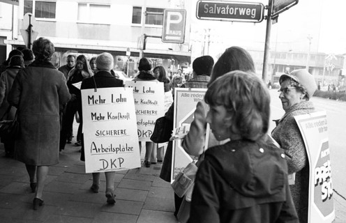 Supporters of the DKP (German Communist Party) at a woman's action in the pedestrian zone for a