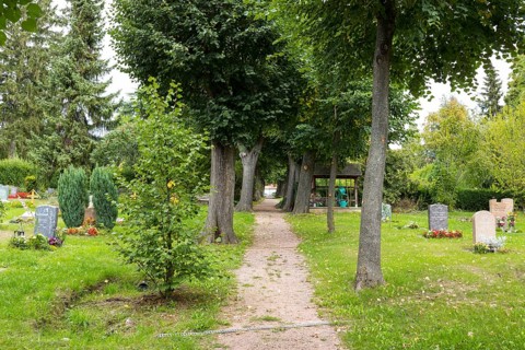 Alley and graves, Pesterwitz cemetery, Freital, Saxony, Germany, Europe