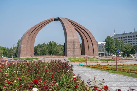 Victory Monument, Victory Square, Bishkek, Kyrgyzstan, Asia