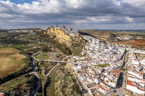 The white houses of Arcos de la Frontera seen from above, Andalusia, Spain, Europe