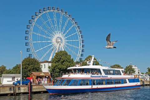Excursion boat, Ferris wheel, flying seagull, Unterwarnow, Hanse Sail, Warnemünde, Rostock,