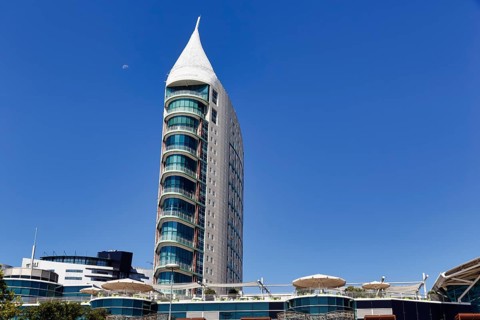 Centro Vasco da Gama with residential tower, high-rise, modern architecture, Parque das Nações,