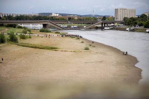 Partial collapse of the Carola Bridge in Dresden, seen from the Königsufer, 11/09/2024