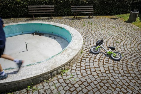 Symbolic photo on the subject of childhood loneliness, taken in the small town of Ziegenrück in