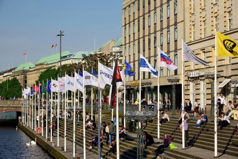 Germany, Hamburg, City, Inner Alster Lake, Kleine Alster, Alsterfleet, Terrace with shipping