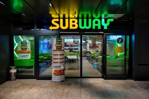 SUBWAY, fast food, fast food chain, logo, restaurant, neon lettering, entrance, Stuttgart,