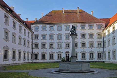 Inner courtyard with baroque illusion architecture, illusion painting and fountain with figures,