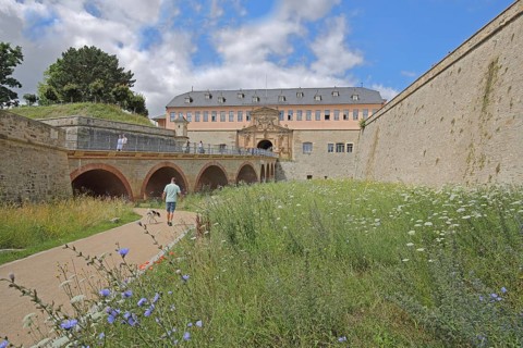 Bridge and people to the commander's house, city fortification, bastion, citadel, Petersberg,