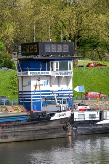 Gauge house on the Vincke Canal, Ruhrort harbour, harbour master, Duisburg, North Rhine-Westphalia,