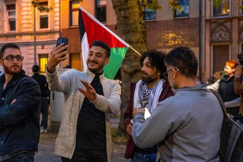 Demonstration by pro-Palestinian activists in Duisburg-Hochfeld, around 110 demonstrators marched