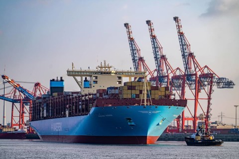 Magleby Maersk container freighter leaves Waltershof harbour after several days at EUROGATE