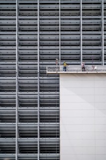 Construction of a high-bay warehouse, storage system for high space utilisation, in steel