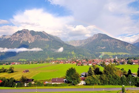View over Oberstdorf with rainbow on Rubihorn and Geißalphorn, Schattenberg on the right,