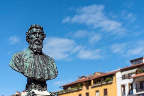 Benvenuto Cellini bust on the Ponte Vecchio, monument, sculpture, culture, Florence, Italy, Europe