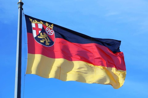 Flag of Rhineland-Palatinate in the state capital Mainz