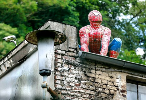 Spiderman figure on the roof of a house, Essen, 22.07.2024., Essen, North Rhine-Westphalia,