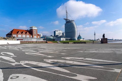 Skyline of Bremerhaven, Atlantic Sail City Hotel skyscraper, front light Bremerhaven, a red and