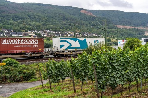 Upper Middle Rhine Valley, railway line on the right bank of the Rhine, goods train line, up to 400