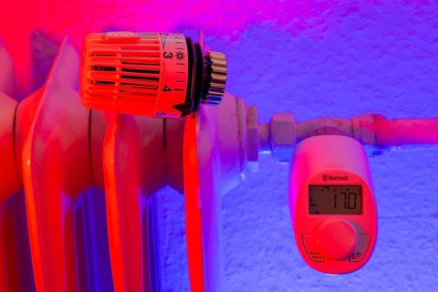 Smart Home application, control of heating, room temperature via Bluetooth, mobile phone,