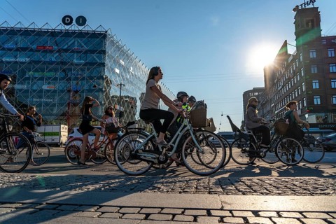Cyclists on cycle paths, Radhuspladsen, City Hall Square, H.C. Andersen's Boulevard, in the city