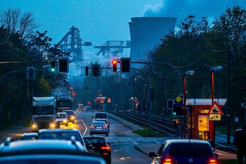 Hüttenwerke Krupp Mannesmann, HKM, blast furnaces, cooling tower, in Duisburg-Hüttenheim, view over