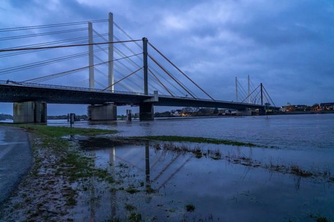 New construction of the motorway bridge Neuenkamp of the A40, over the Rhine near Duisburg,