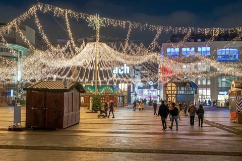 The Christmas market in Essen, Kennedyplatz, partly already set up, then stopped and temporarily