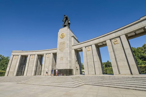 Soviet Memorial, Straße des 17. Juni, Tiergarten, Berlin, Germany, Europe