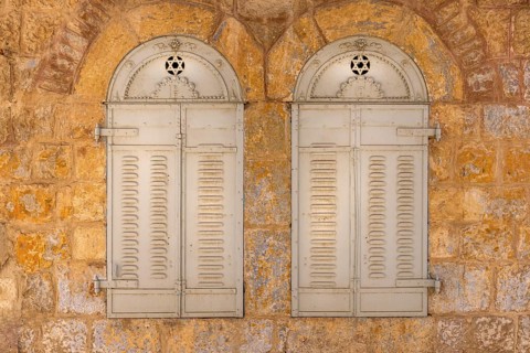 Israel, Jerusalem old narrow streets of Nahlaot historic neighborhood with many small synagogues,