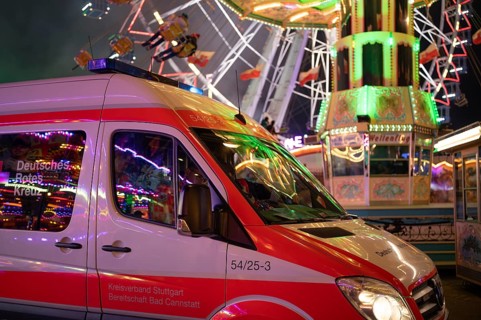Night shot, German Red Cross, rescue, RTW, ambulance, ambulance, operation, standing in front of