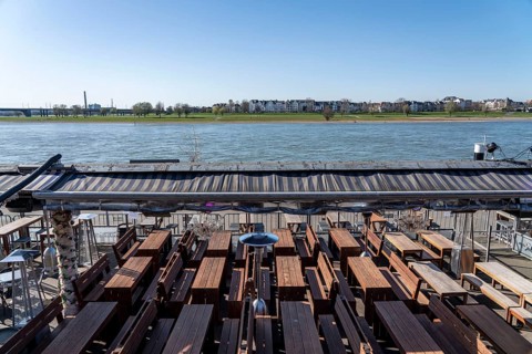 Empty Rhine promenade, closed restaurants, consequences of the contact ban, effects of the