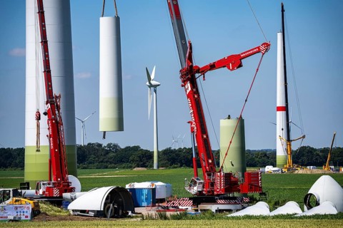 Repowering of a wind farm near Issum, here the dismantling of the tower, 9 older wind turbines from