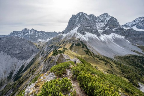 Mountaineers on a hiking trail on the ridge of Hahnkampl, mountain panorama with rocky steep peaks,