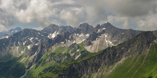 Mountain panorama from Fellhorn, 2038m, to Oberstdorfer Hammerspitze, 2260m, Hochgehrenspitze,