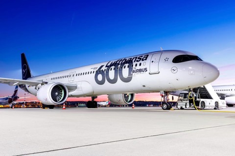 A Lufthansa Airbus A321neo aircraft with the registration D-AIEQ and the 600th Airbus Aircraft
