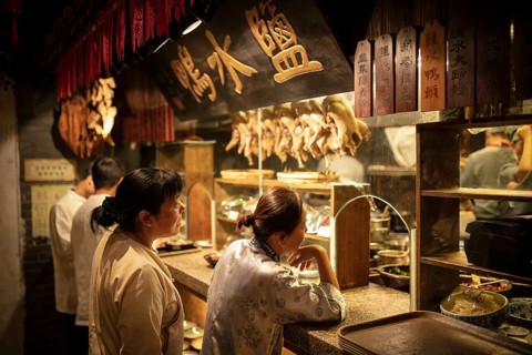 Restaurant Nan Jing Da Pai Dang, waiter at the duck food counter, Nanjing, China, Asia