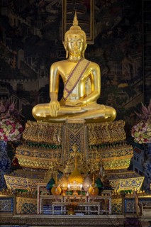 Golden Buddha statue, Bhumispara-mudra, Buddha Gautama at the moment of enlightenment, Wat
