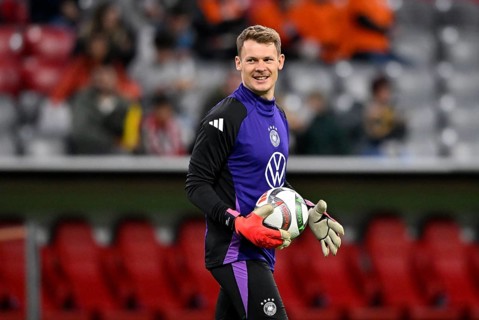 Warm-up, training, goalkeeper Alexander Nuebel GER (12) smiles, UEFA Nations League international