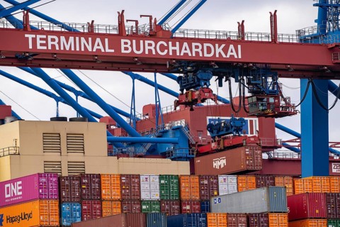 HMM Nuri container freighter, at HHLA Container Terminal Burchardkai, in Waltershofer Hafen, being