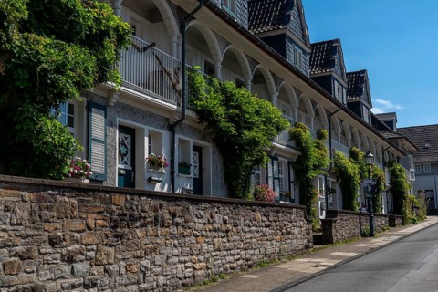 Houses on the market square of the Margarethenhöhe housing estate, listed garden city estate, built