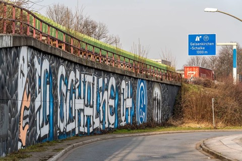 Large-format mural, graffiti, of the Schalke fan scene, below the A42 motorway,