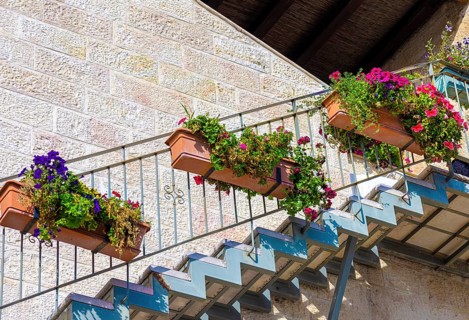 Israel, Jerusalem old narrow streets of Nahlaot historic neighborhood with many small synagogues,